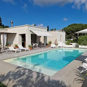 La Con Piscina Privata Ferienhaus
